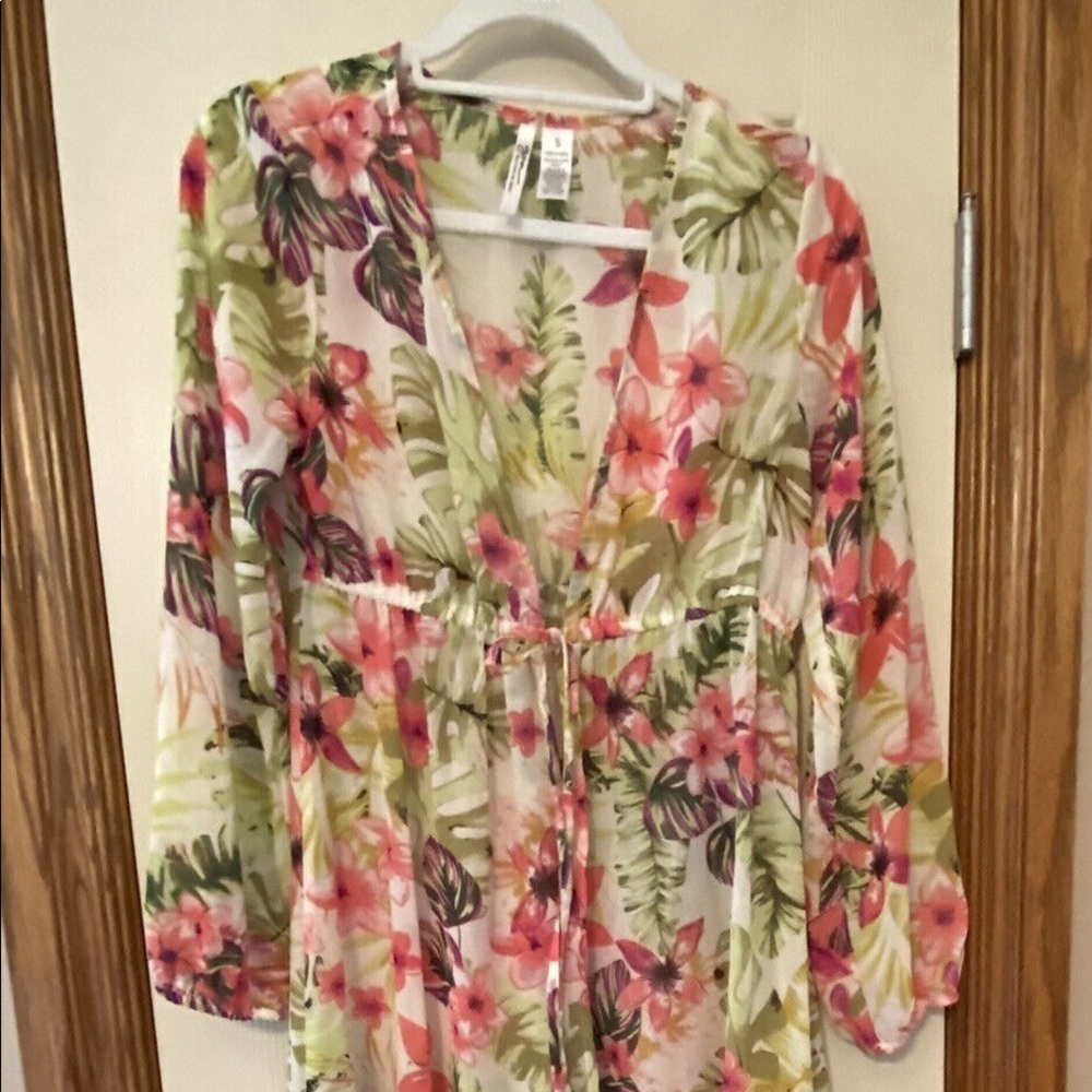 Beachwear By Japna Floral Swimsuit Coverup Tie Front Sz S.

4789 / F